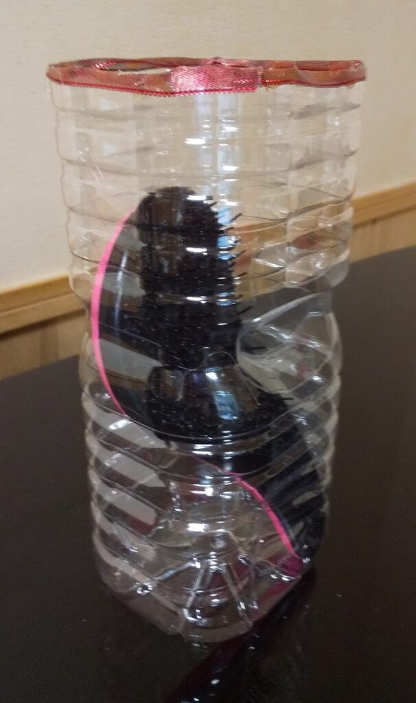 ペットボトルで作ったウィッグスタンド
