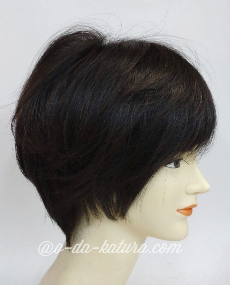ひし形ショートヘアに仕上げた医療用フルウィッグを横から見たところ