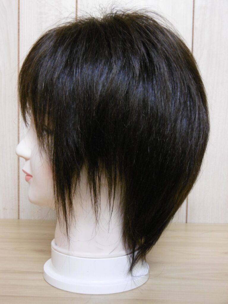 30年前に作った奥さんの地毛のヘアピースの髪で旦那さんの医療用ウィッグを横から見たところ