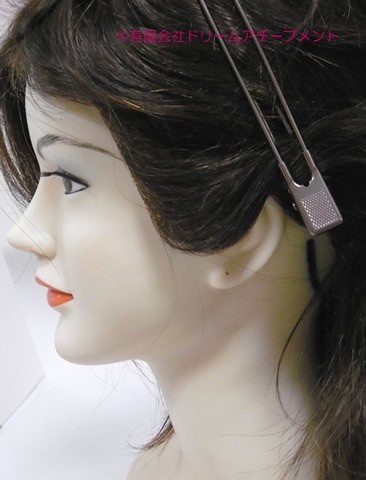耳周りのおくれ毛を作る前のウィッグ