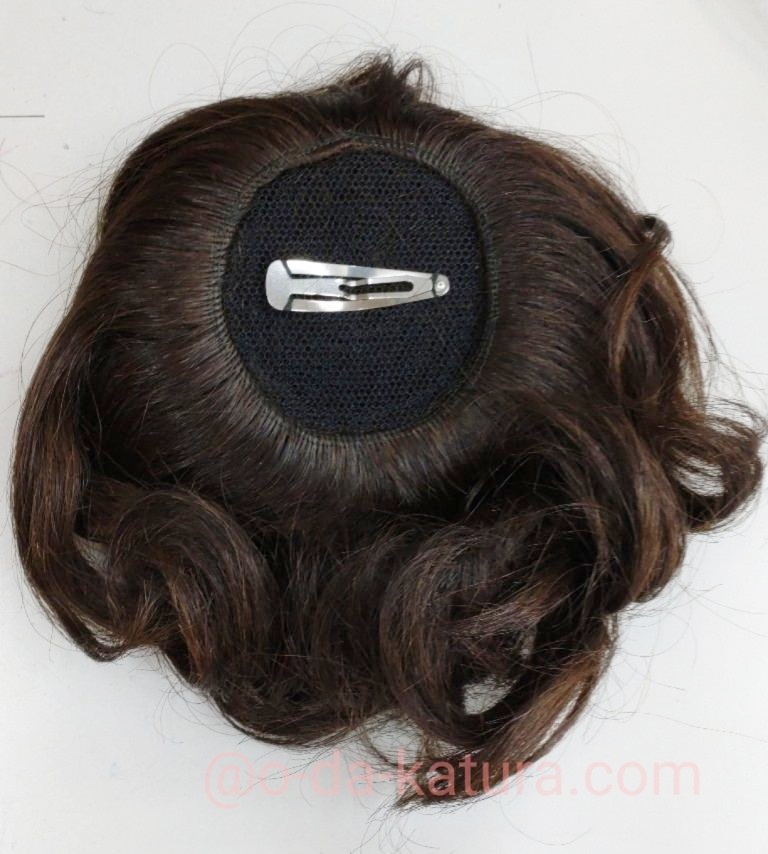 若いころに自毛で作成したヘアピースの髪を切って使用