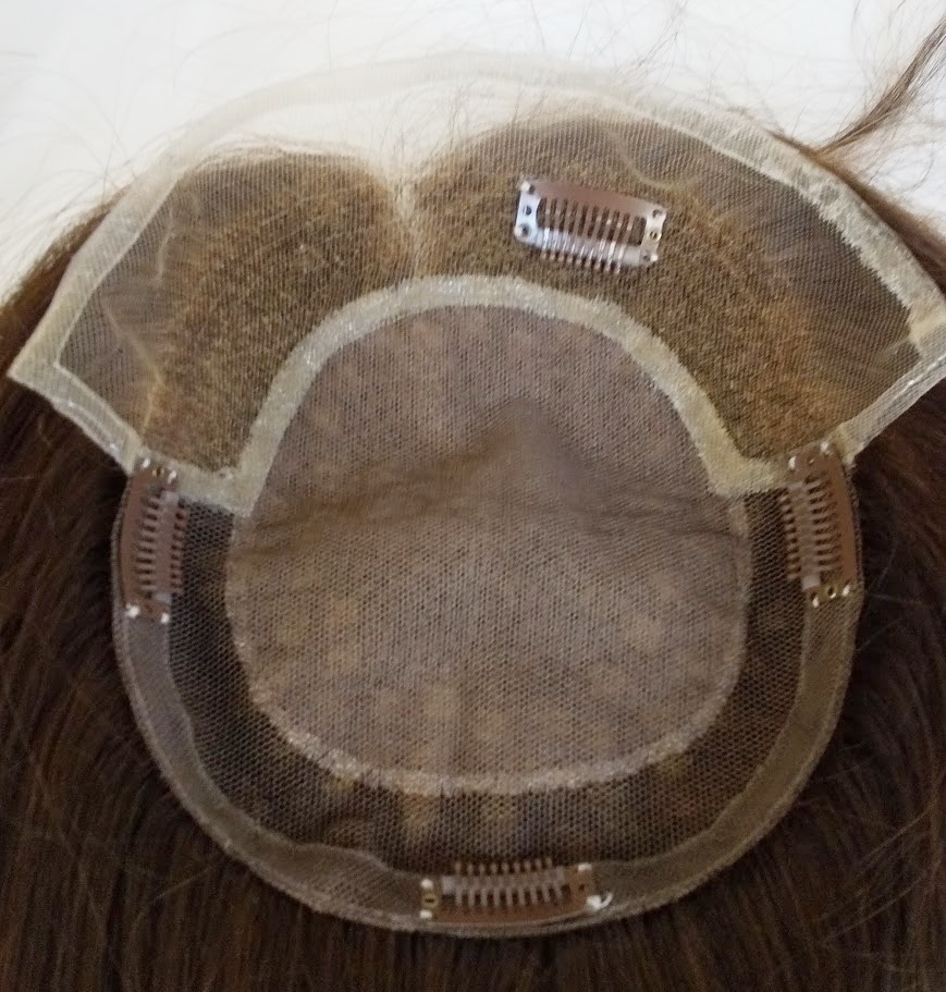 ヨーロピアンヘアを使用した部分ウィッグの裏側