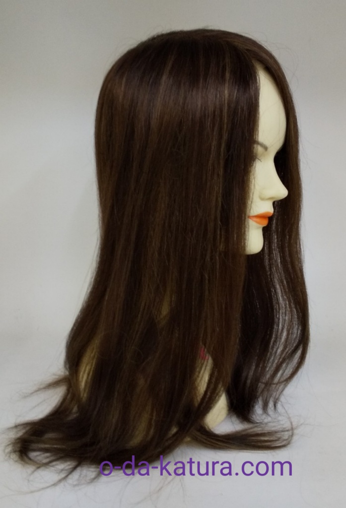 ヨーロピアンヘアを使用した部分ウィッグの側面