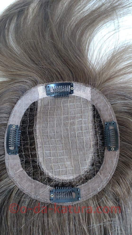 ヨーロピアンヘアウィッグの裏側は髪色に合わせた肌色ネット