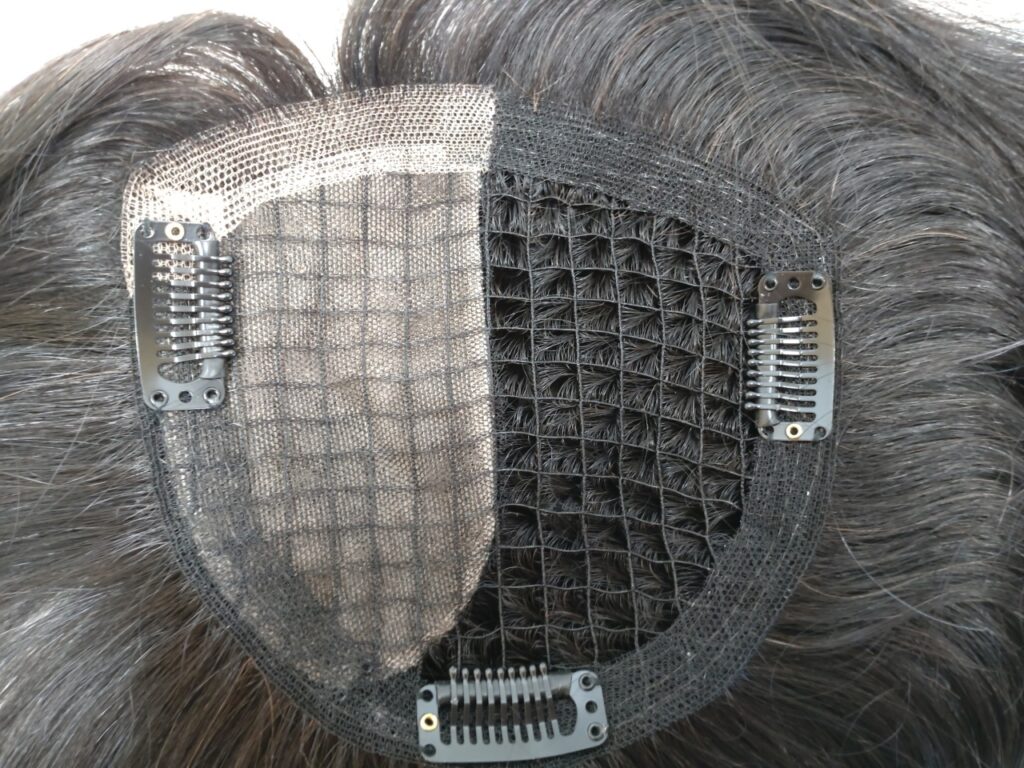 自毛35cmで作ったトップピースは右に人工皮膚