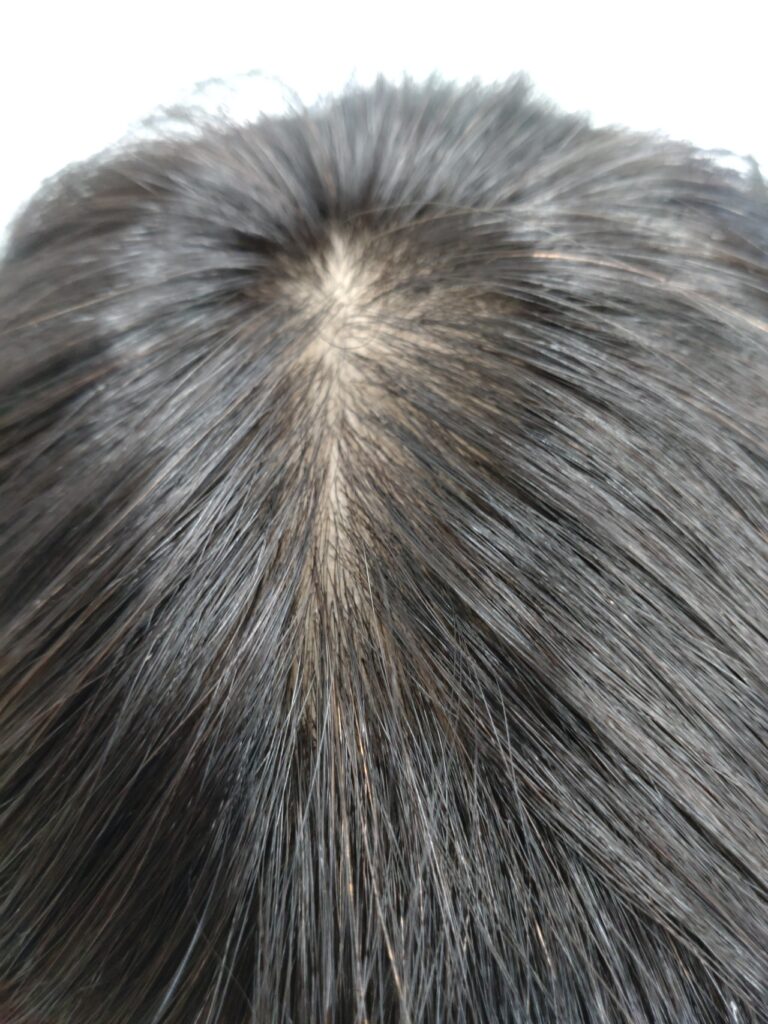 自毛35cmで作ったトップピースの分け目
