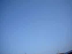 ふと見上げた空と、大切なお客様へのご挨拶